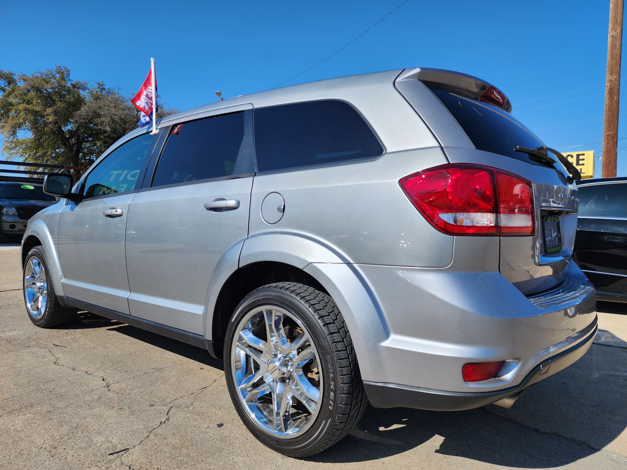 2019 SILVER Dodge Journey GT (3C4PDCEG3KT) with an 3.6L V6 DOHC 24V engine, 6A transmission, located at 2660 S.Garland Avenue, Garland, TX, 75041, (469) 298-3118, 32.885551, -96.655602 - Welcome to DallasAutos4Less, one of the Premier BUY HERE PAY HERE Dealers in the North Dallas Area. We specialize in financing to people with NO CREDIT or BAD CREDIT. We need proof of income, proof of residence, and a ID. Come buy your new car from us today!! This is a SUPER CLEAN 2019 DODGE JOUR - Photo #5